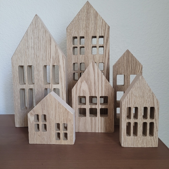 Other - Wooden House Decor Set